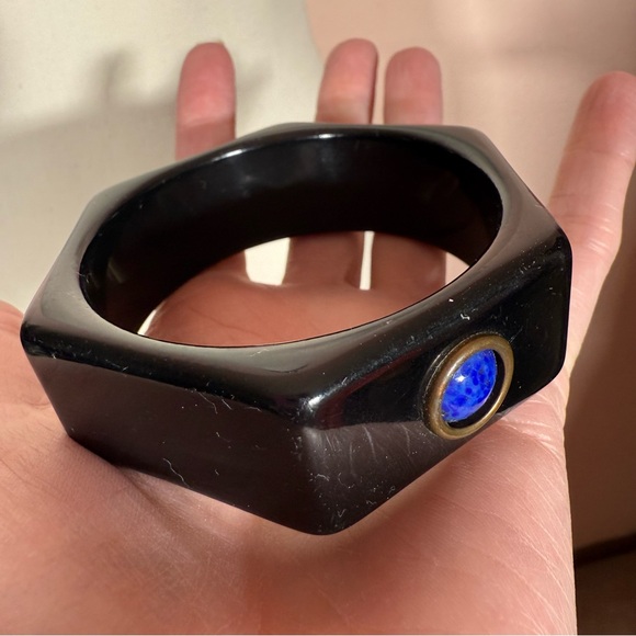 Vintage black Lucite Blue glass Chunky Modernist mod hexagon Bangle Bracelet - Picture 4 of 16
